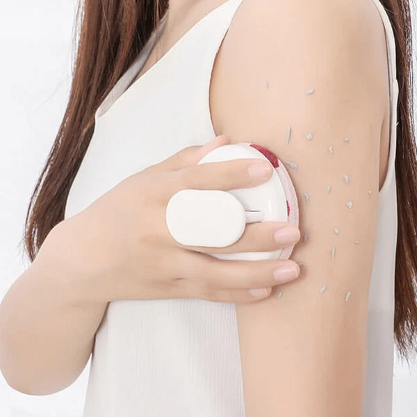 Hold The Bath Brush in Hand Bathroom Shower Skin Cleaning Scrubber